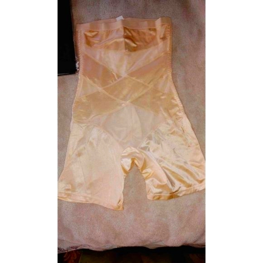 4@30.00 𝅺or 40.00 NWOT Full Body Shaper